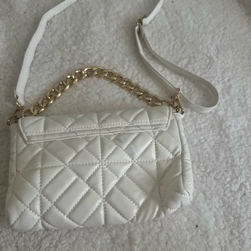 Elegant White Quilted Shoulder Bag - Picture 8 of 8